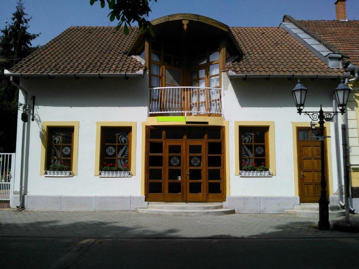Borálom Apartman Tokaj Esterno foto